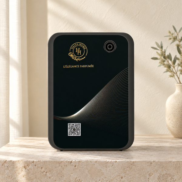 Diffuseur électrique Halya Home Premium noir, posé sur une console en pierre claire.